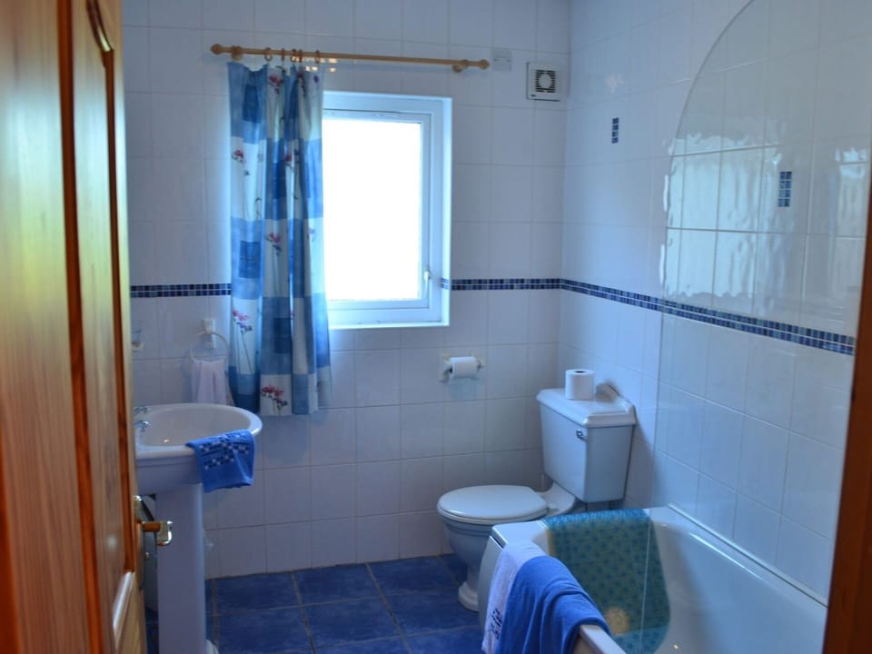 Twin Room, Ensuite | Bathroom
