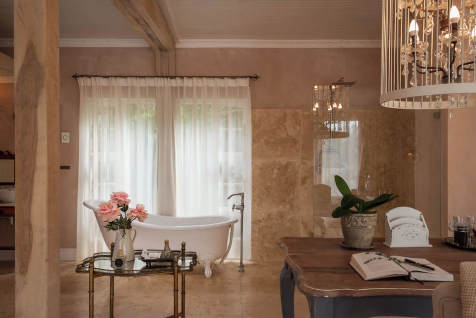 Presidential Suite | Bathroom | Hair dryer, towels