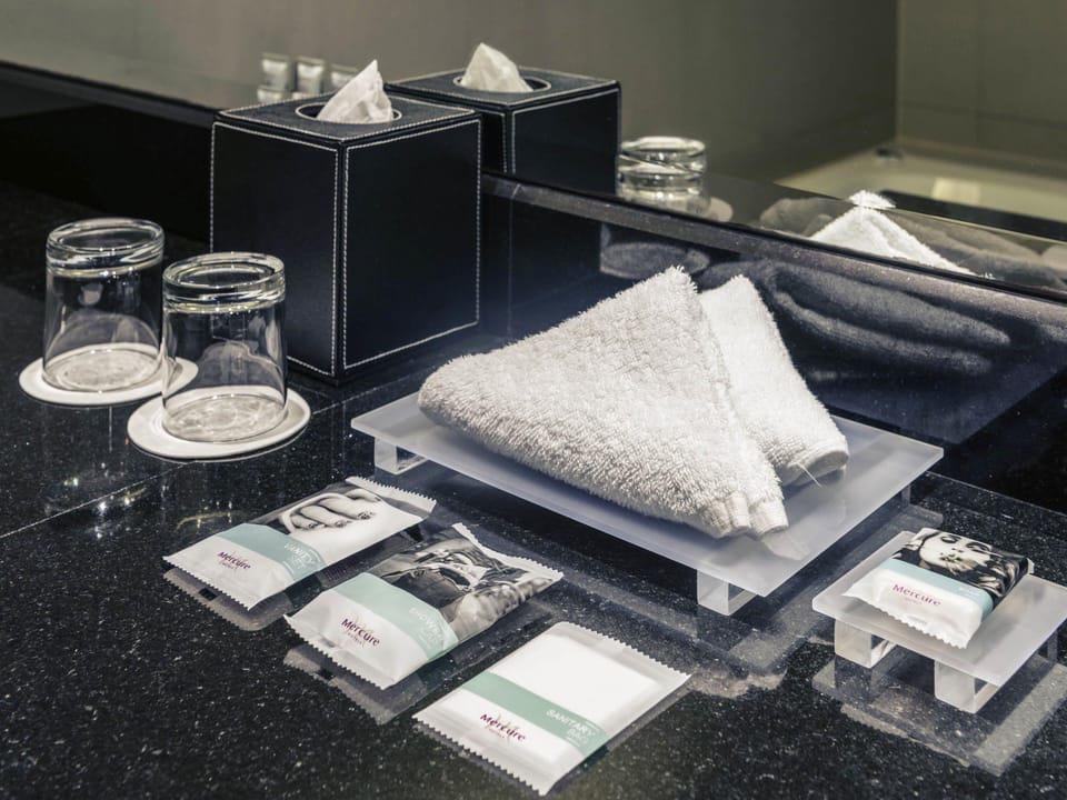 Premium bedding, in-room safe, desk, blackout drapes