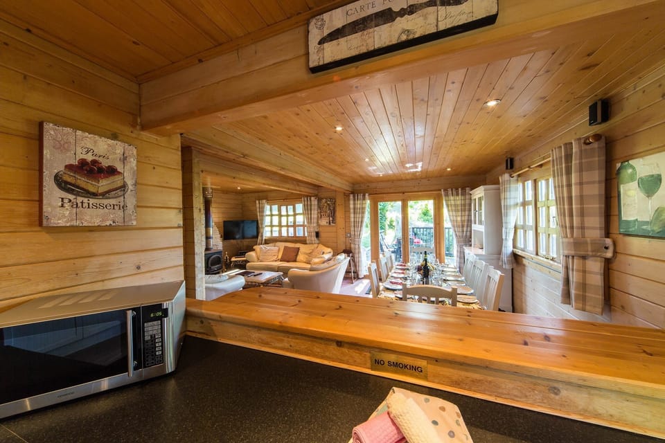 Pine Log Cabin | Private kitchen | Electric kettle, freezer