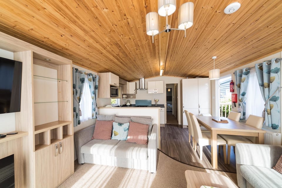 Beech Lodge | Living area | 42-inch Smart TV with digital channels