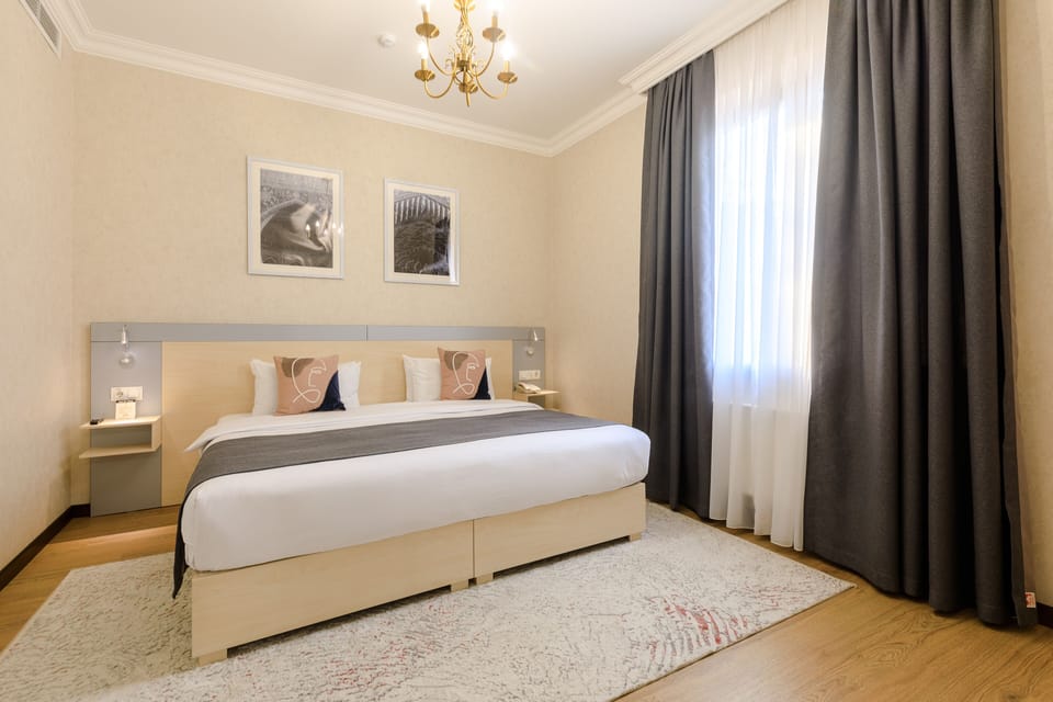 Suite, 1 King Bed with Sofa bed, Non Smoking | Bathroom | Free toiletries, hair dryer, towels
