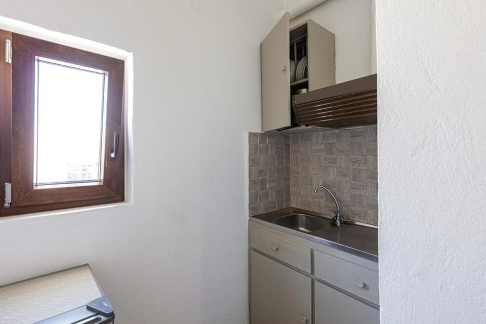 Superior Studio with Side Sea View | Private kitchen | Fridge, stovetop, coffee/tea maker, electric kettle