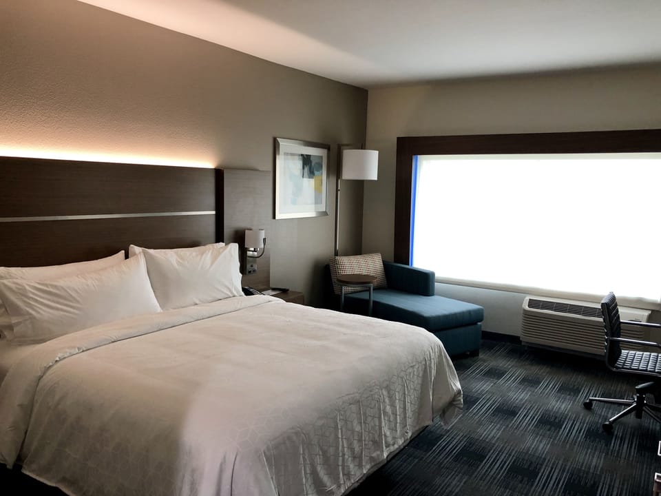 Premium bedding, pillowtop beds, in-room safe, desk