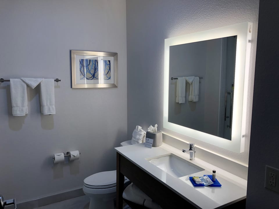 Deep soaking tub, designer toiletries, hair dryer, towels