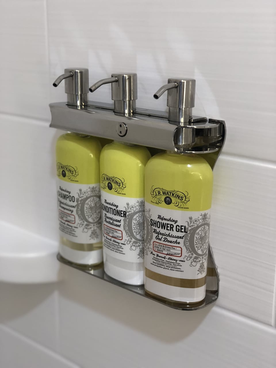 Deep soaking tub, designer toiletries, hair dryer, towels