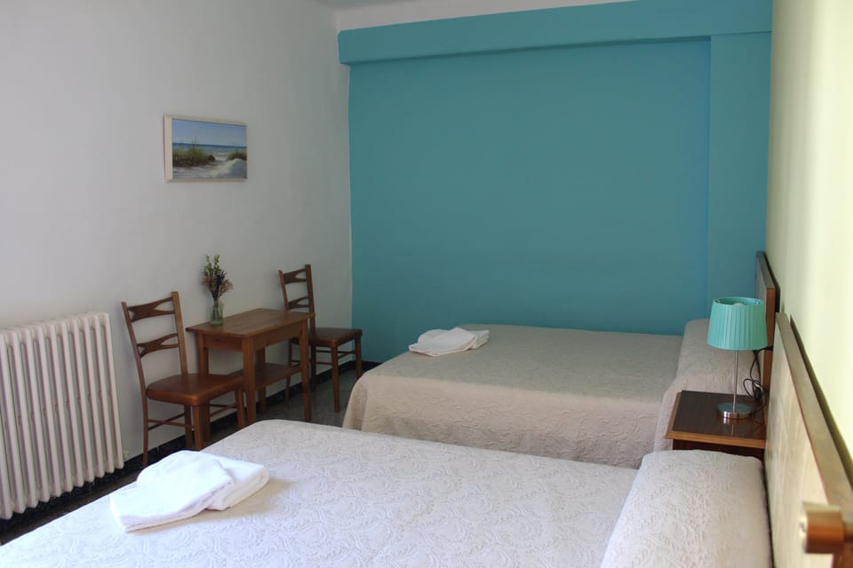 Double Room, Shared Bathroom | Desk, free WiFi, bed sheets