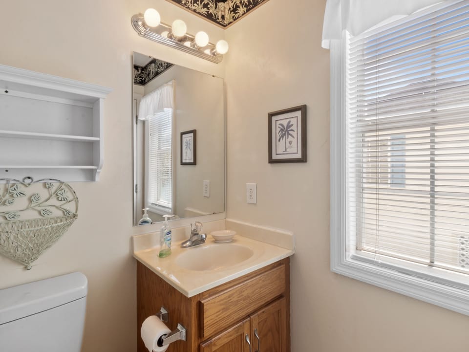 1st Level Primary Ensuite Bathroom