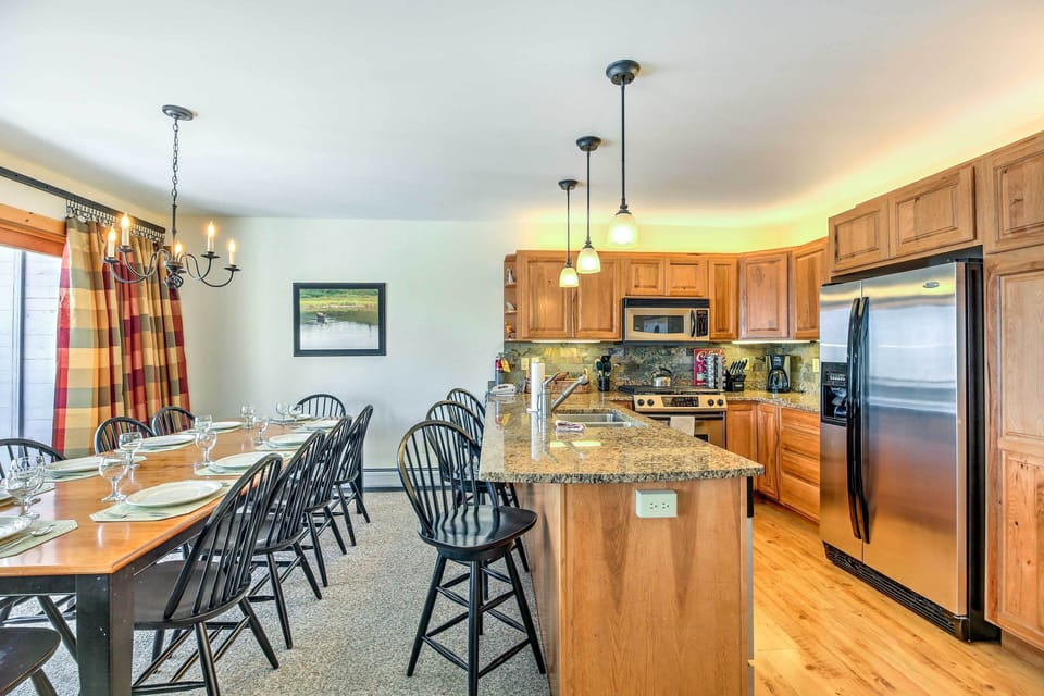 Kitchen & Dining Area