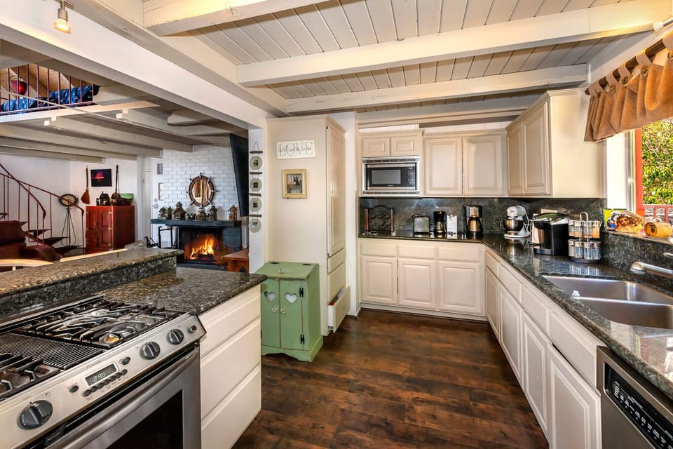 Kitchen has Granite counters and most small appliances. Good lighting and view.