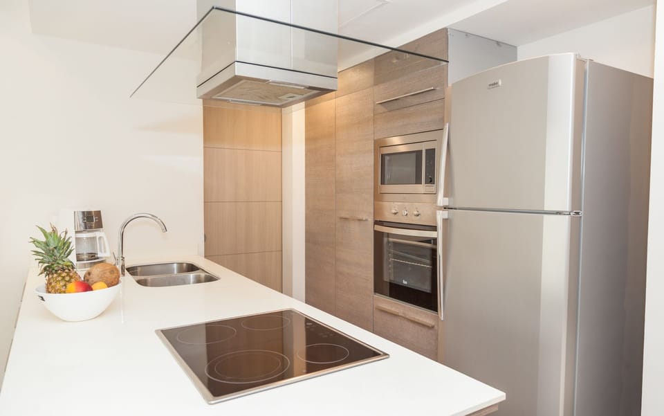 Deluxe House, 2 Bedrooms, Poolside | Private kitchen | Fridge, microwave, oven, coffee/tea maker