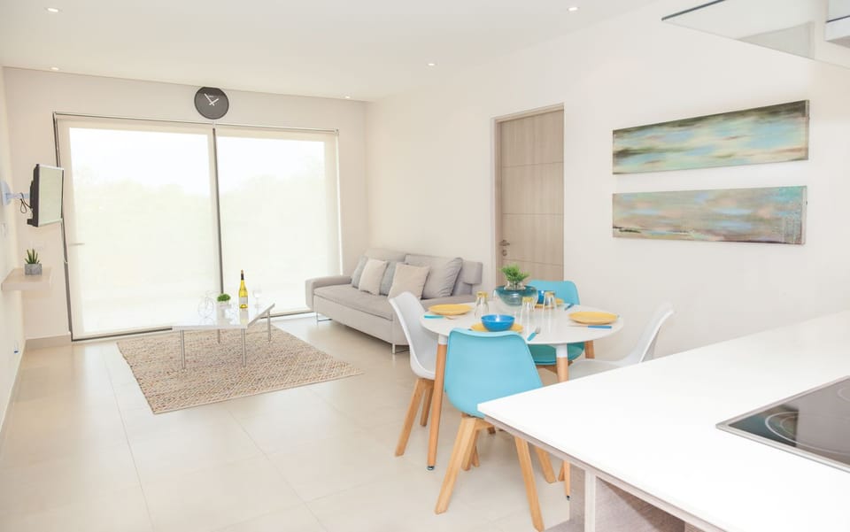 Deluxe House, 2 Bedrooms, Poolside | 2 bedrooms, in-room safe, cribs/infant beds, bed sheets