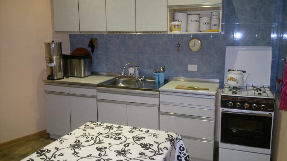 Shared fridge, cookware/dishes/utensils