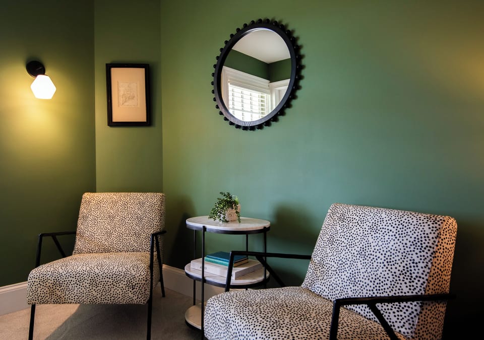 Classic Queen, Room 10 | Egyptian cotton sheets, premium bedding, pillowtop beds, blackout drapes