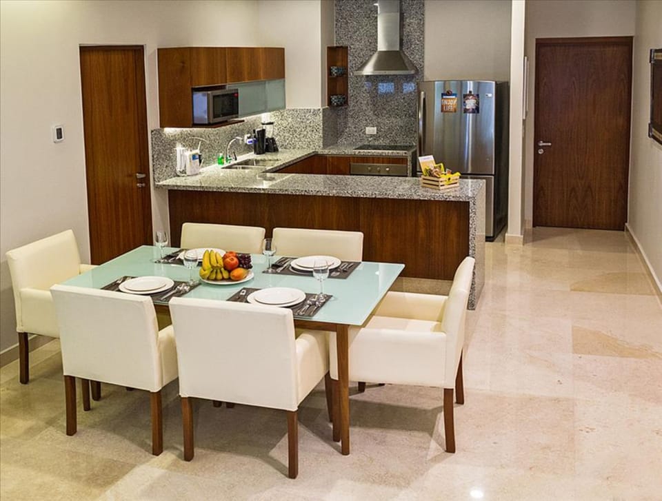 Grand Apartment, 3 Bedrooms, Courtyard Area | Living room | Flat-screen TV