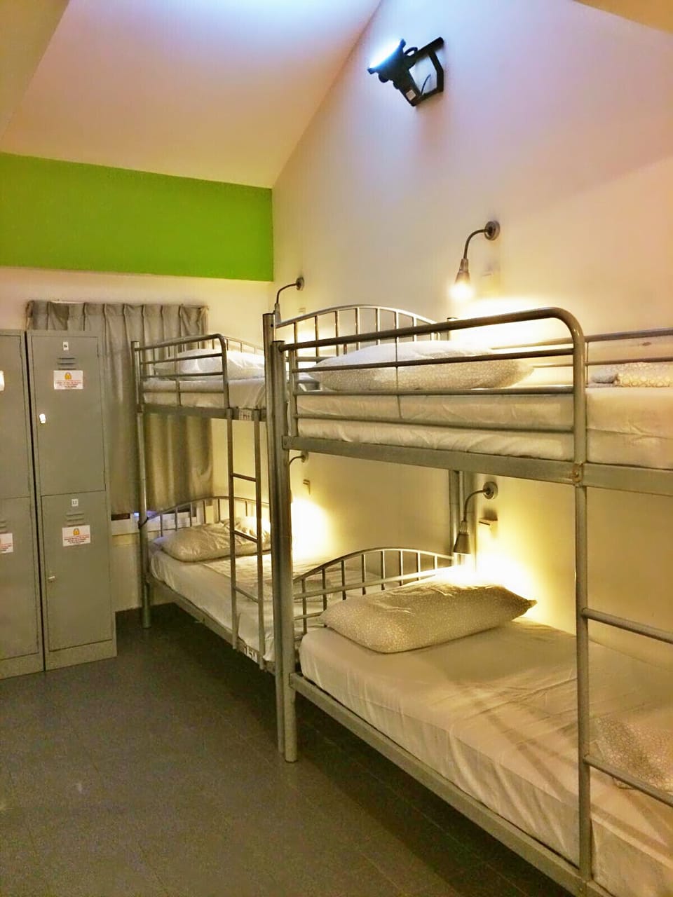 WiFi (free), bed sheets