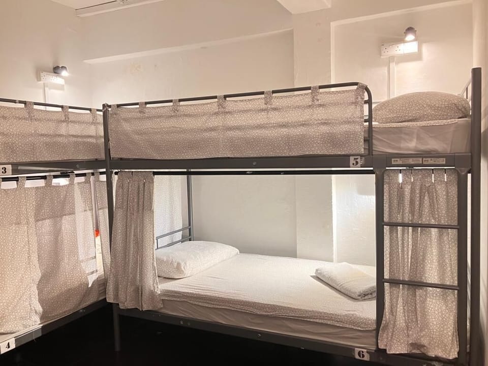 WiFi (free), bed sheets