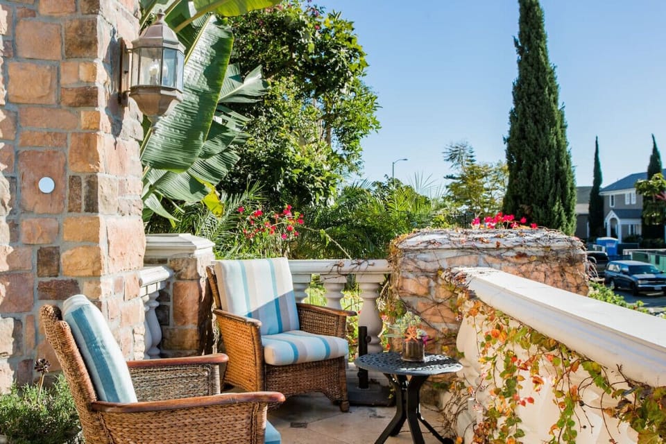 Unparalleled Villa Condo in an Enchanting Village Apartment in Laguna Beach