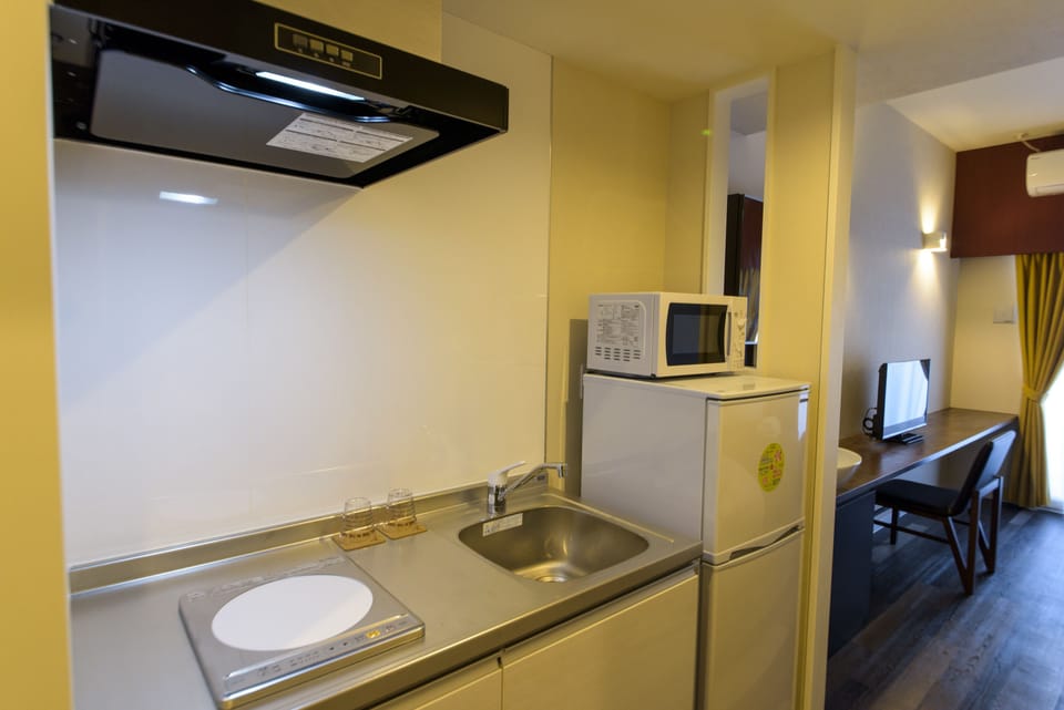 Double Room [21 sqm] Non Smoking | Private kitchenette | Fridge, microwave, stovetop