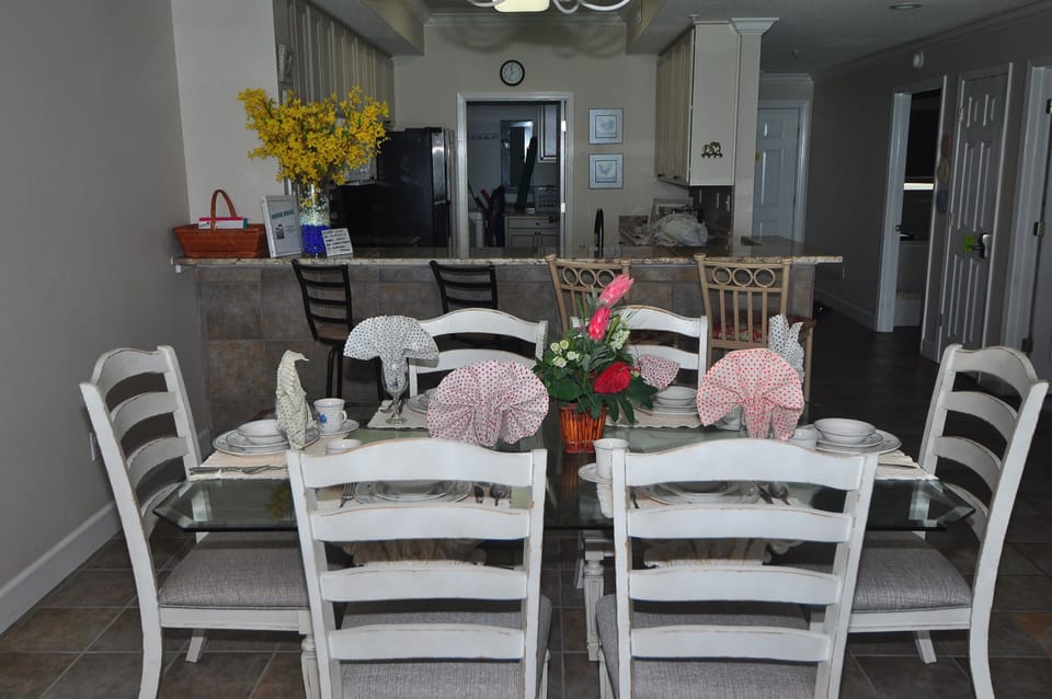 Dining table seats 6 plus 4 bar stools at the breakfast bar.
