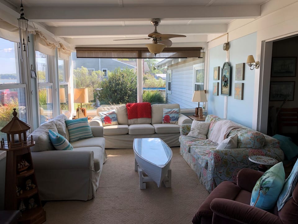Entry way sitting room (1 sleeper sofa floral) Wide view of Potomac