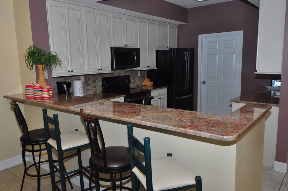 Fully equipped kitchen with newly updated granite countertops and cabinets