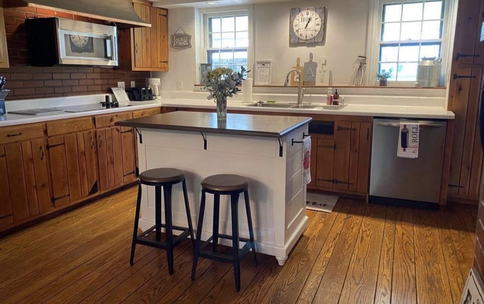 View of the front part of the kitchen