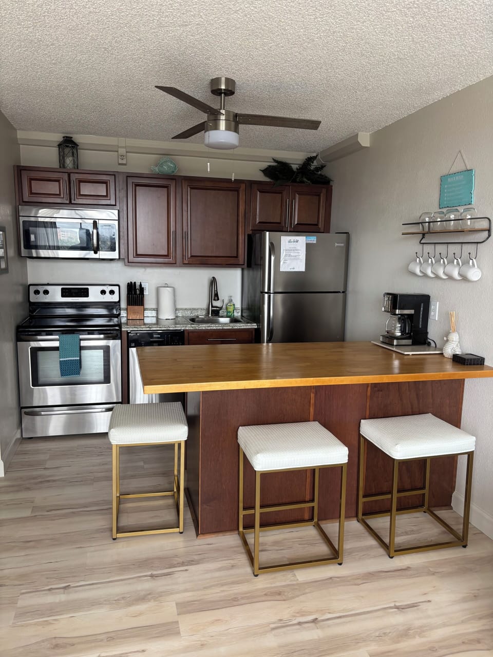 Fully equipped kitchen with all you need for making meals!