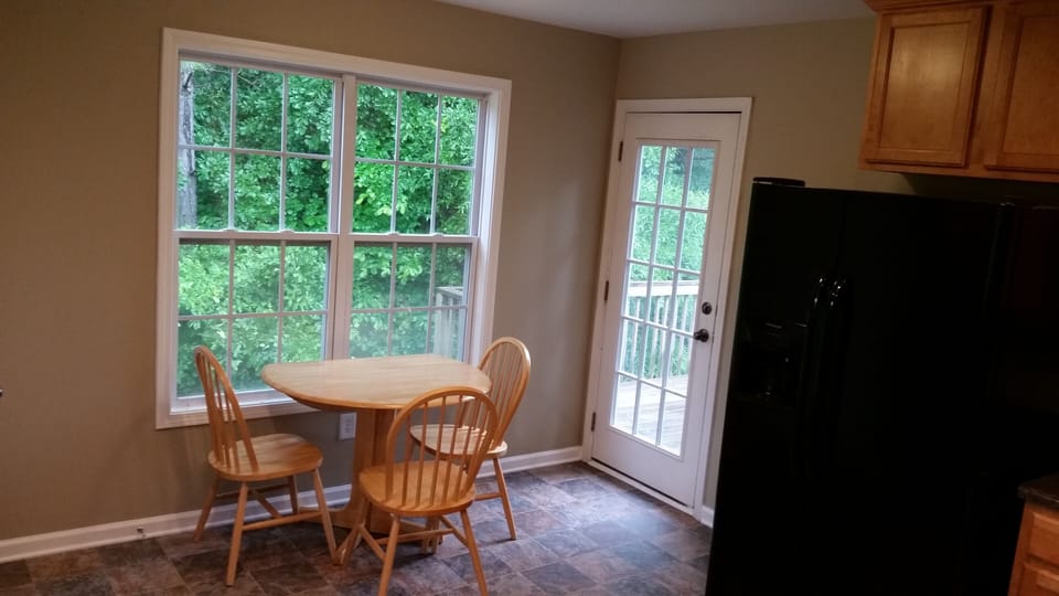 Kitchen eating area