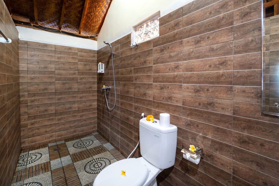 Classic Double Room, 1 Bedroom, Pool Access, Ocean View | Bathroom | Shower, free toiletries, towels