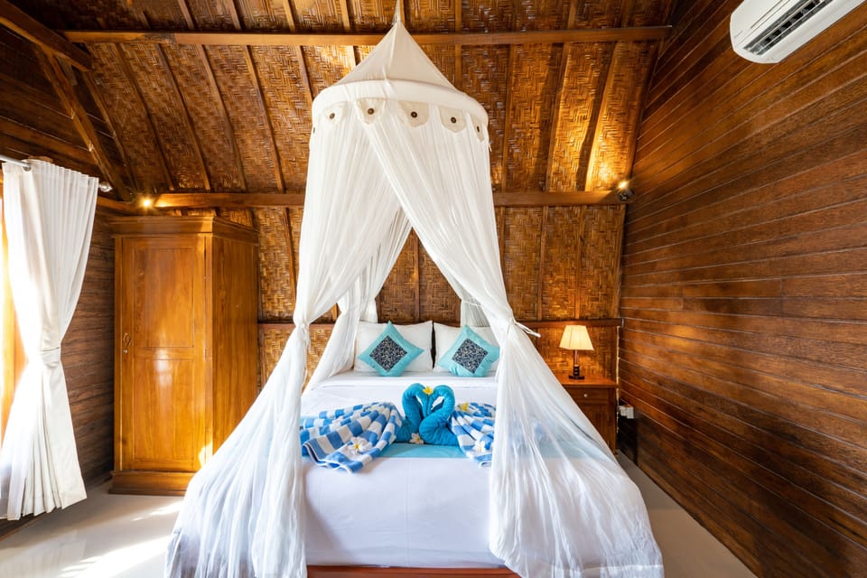 Classic Double Room, 1 Bedroom, Pool Access, Ocean View | In-room safe, soundproofing, bed sheets