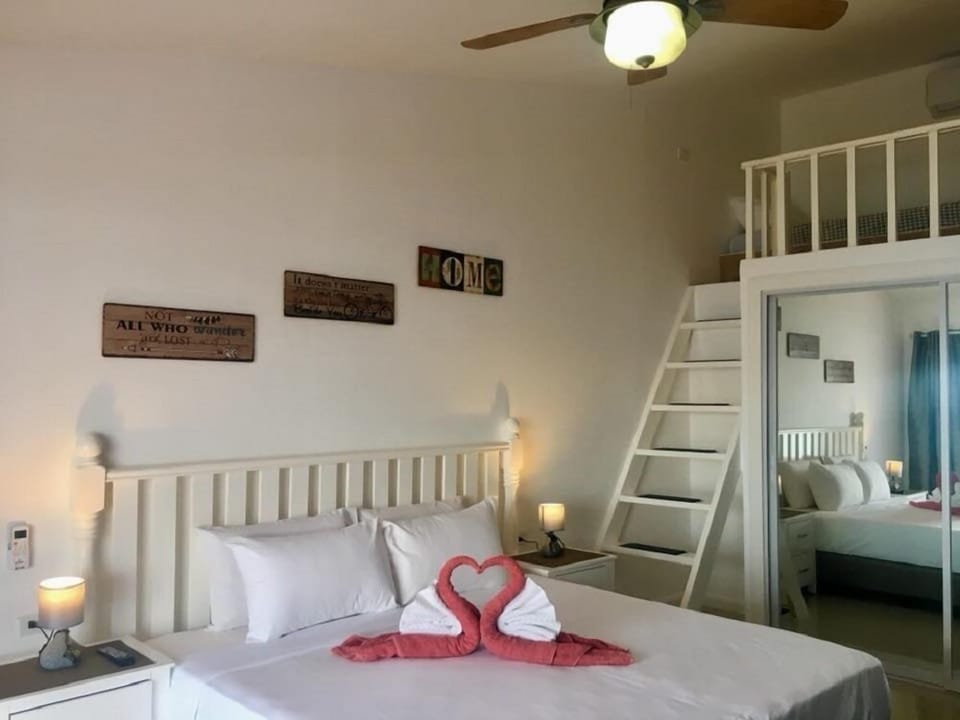 Executive Studio Suite, 1 King Bed, Non Smoking, Pool View | In-room safe, individually decorated, individually furnished, desk