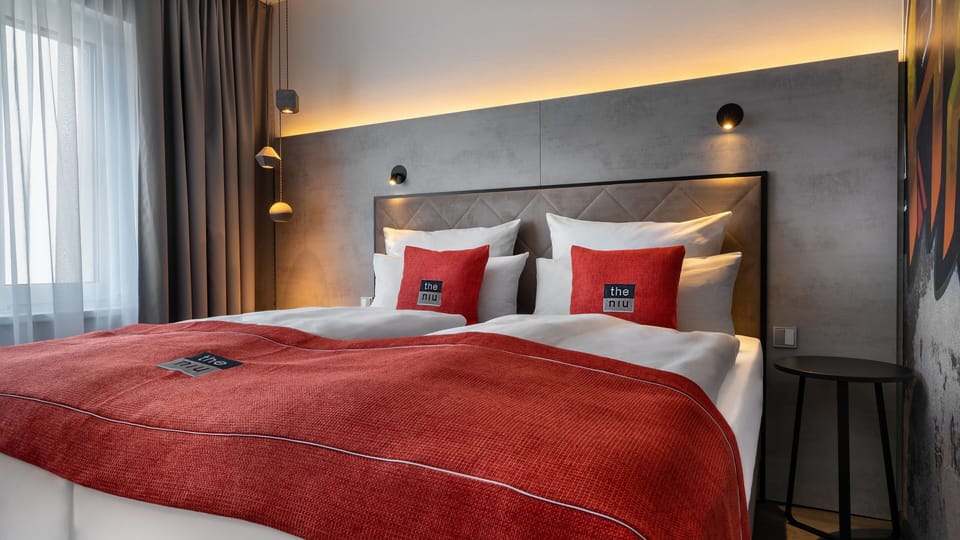 Premium Room, 1 Queen Bed | In-room safe, desk, blackout drapes, soundproofing
