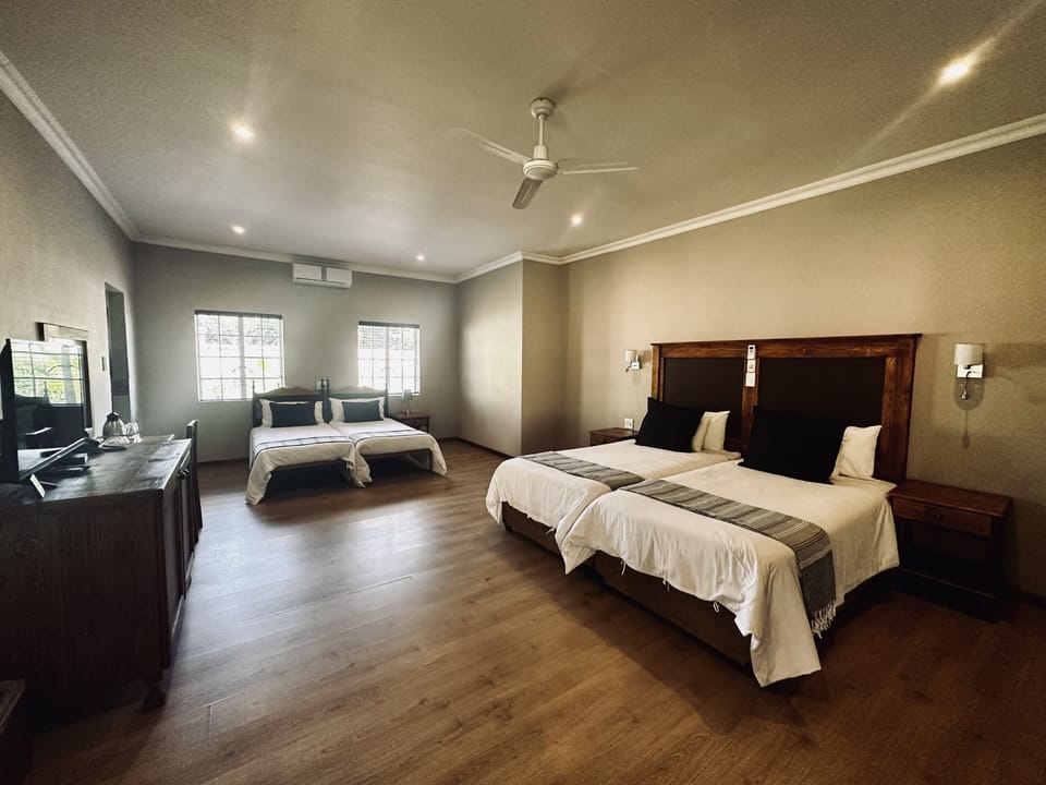 Family Double Room | Minibar, in-room safe, desk, WiFi (free)