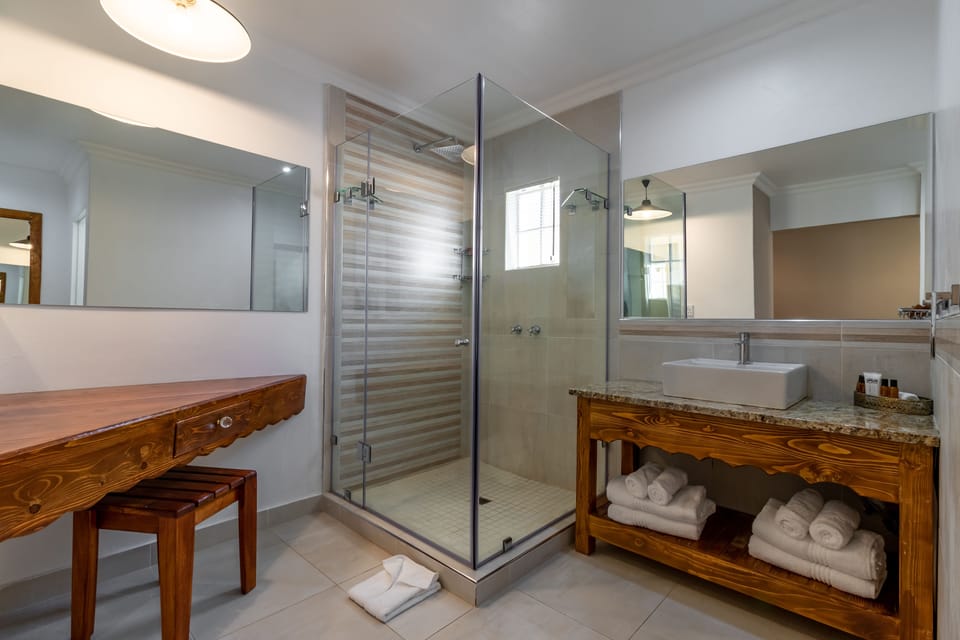 Family Double Room | Minibar, in-room safe, desk, WiFi (free)