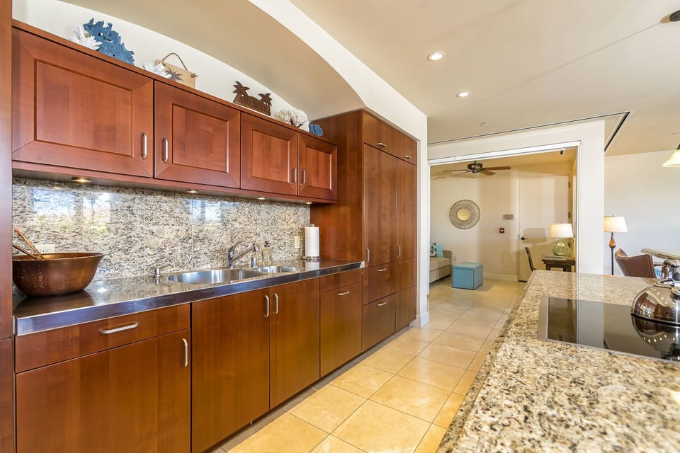 Fully Equipped Kitchen w/ Gorgeous Cherry Wood Cabinetry