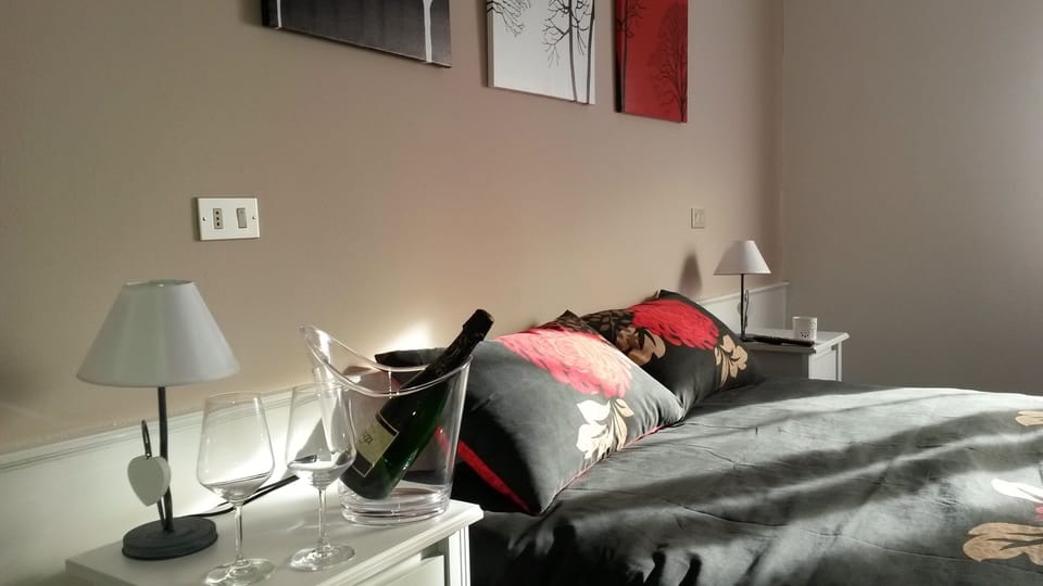 Double or Twin Room | WiFi (free), bed sheets
