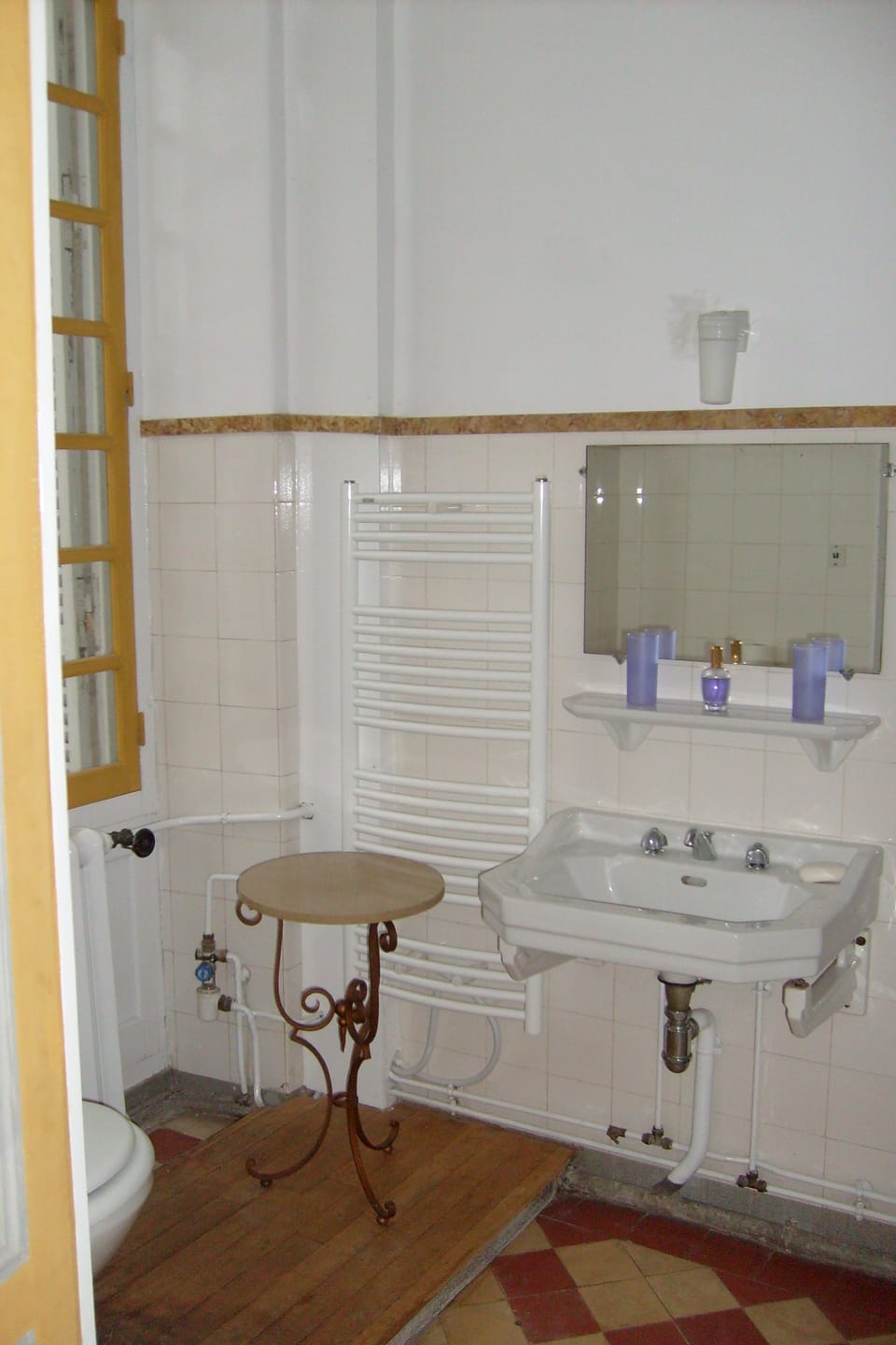 Bathroom sink