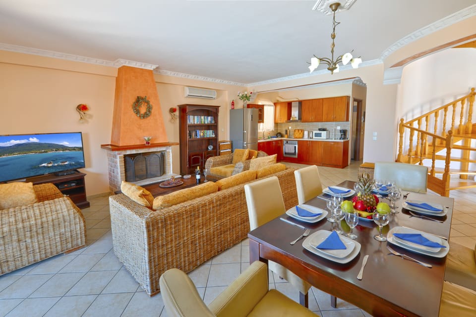 Villa, 4 Bedrooms | Private kitchen | Coffee/tea maker, full-size fridge, microwave, oven