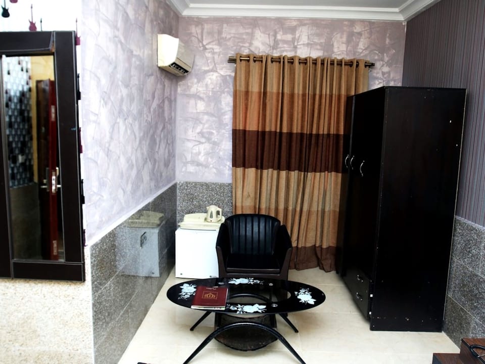 Business Double Room | Premium bedding, in-room safe, desk, laptop workspace