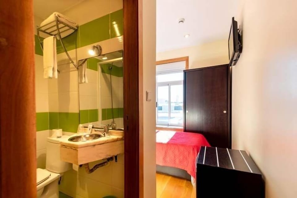 Single Room | Free cribs/infant beds, free WiFi, bed sheets