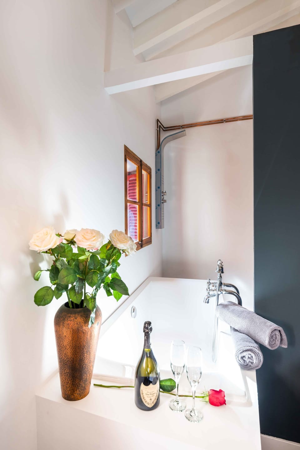 Suite | Bathroom | Deep soaking tub, rainfall showerhead, free toiletries, hair dryer