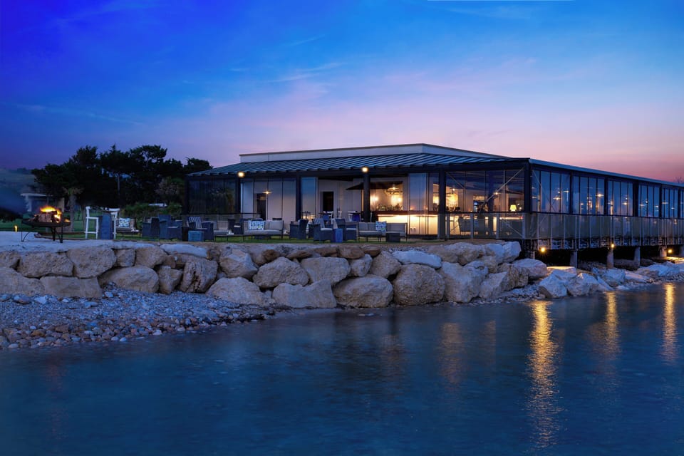 4 restaurants; breakfast, lunch, and dinner served