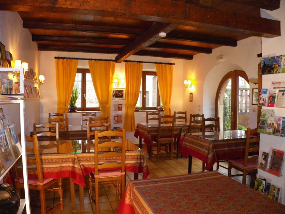 Daily continental breakfast (EUR 7.50 per person)