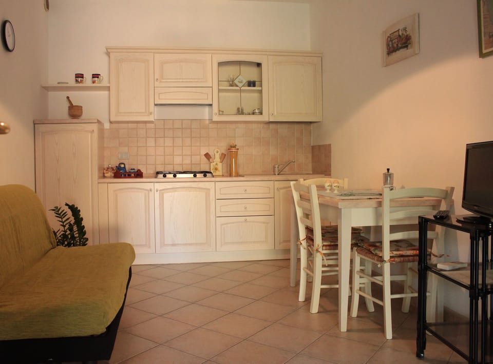Traditional Condo, 1 Bedroom, Terrace, Ground Floor (PRUNUS) | Private kitchen | Fridge