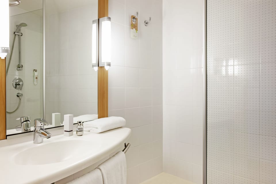 Deep soaking tub, eco-friendly toiletries, hair dryer, towels