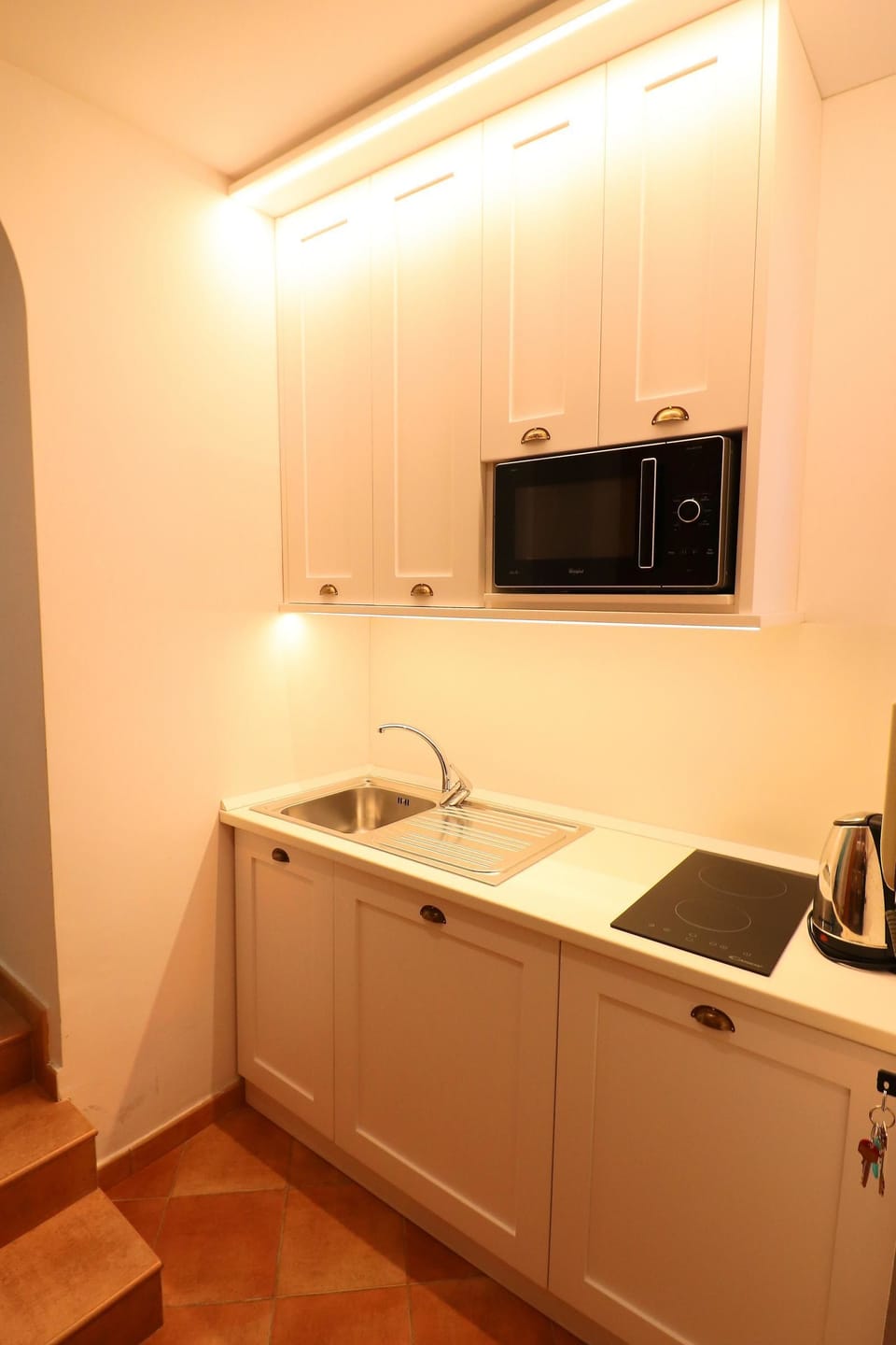 Apartment, 1 Bedroom, Kitchen, Beachside | Private kitchenette | Fridge, microwave, stovetop, coffee/tea maker