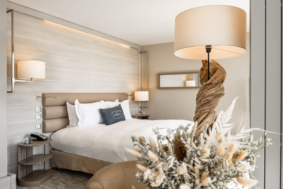 Premium bedding, down comforters, minibar, in-room safe