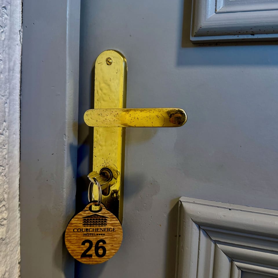 Junior Double Room | 1 bedroom, premium bedding, in-room safe, desk