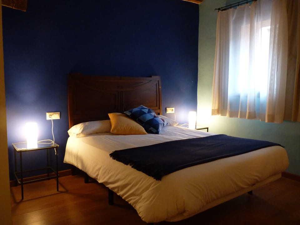 Double Room | Desk, cribs/infant beds, rollaway beds, free WiFi